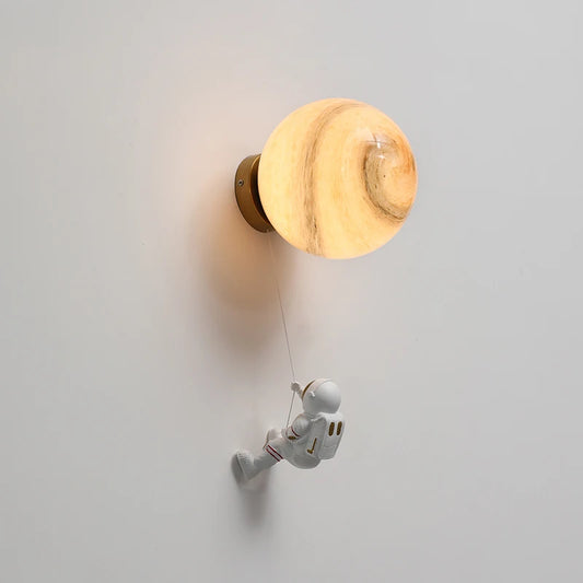 Nuevas lámparas de pared LED minimalistas de cobre con forma de luna para habitación infantil, dormitorio junto a un fondo, hogar, astronauta creativo, juguete para niño, lustres.