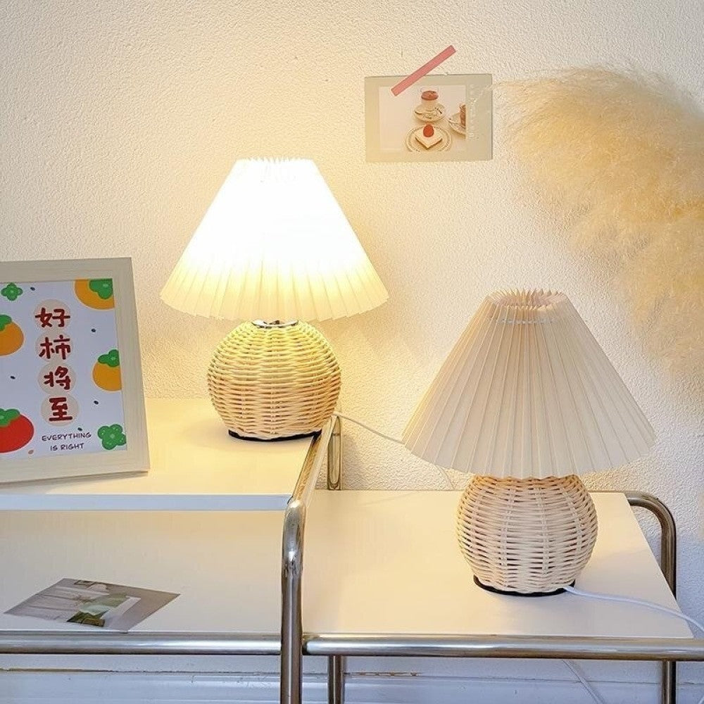 Lámpara de mesa regulable de ratán plisado