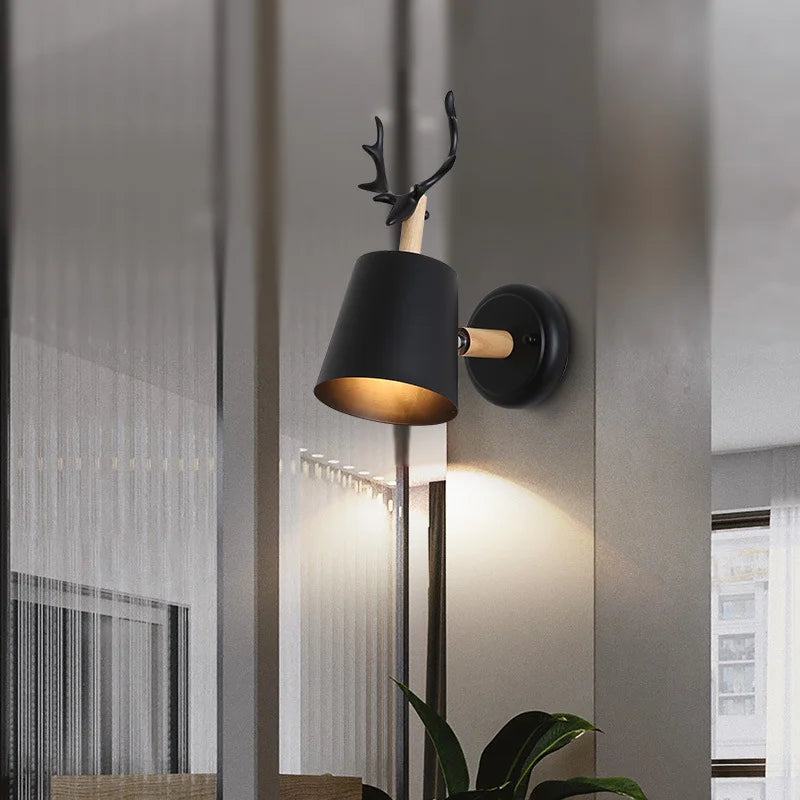 Lámpara de pared de madera minimalista cónica de color sólido