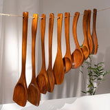 Utensilios de cocina, cucharas y palas de madera para el hogar.