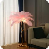 Lámpara de pie de plumas de avestruz