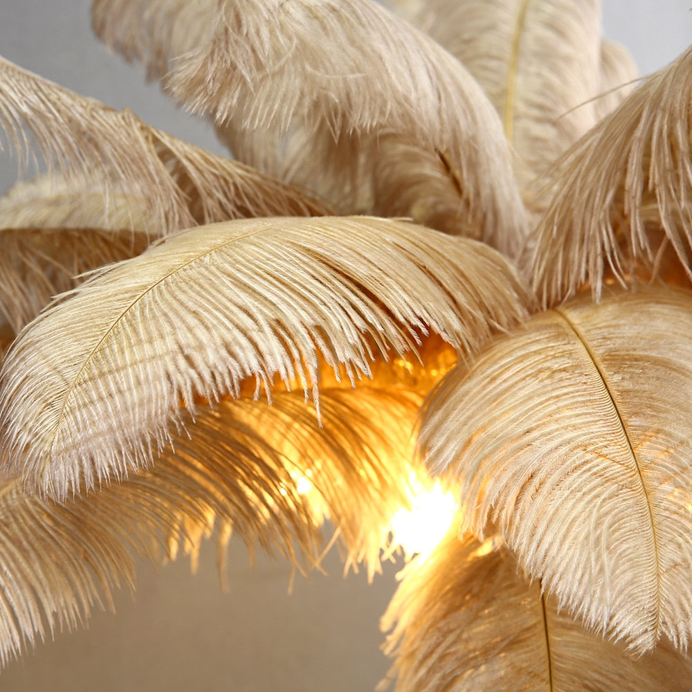 Lámpara de pie de plumas de avestruz